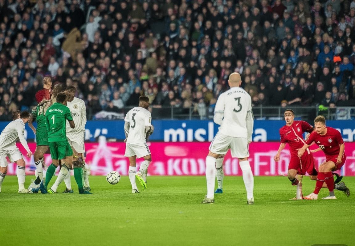 欧冠巅峰对决：拜仁慕尼黑VS皇家马德里战术解析(图1)